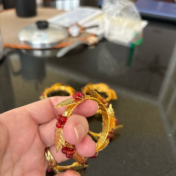 Gold Metal Wire and Leaf with Red Berries Design Napkin Rings Set of 6 Beautiful - Picture 2 of 6